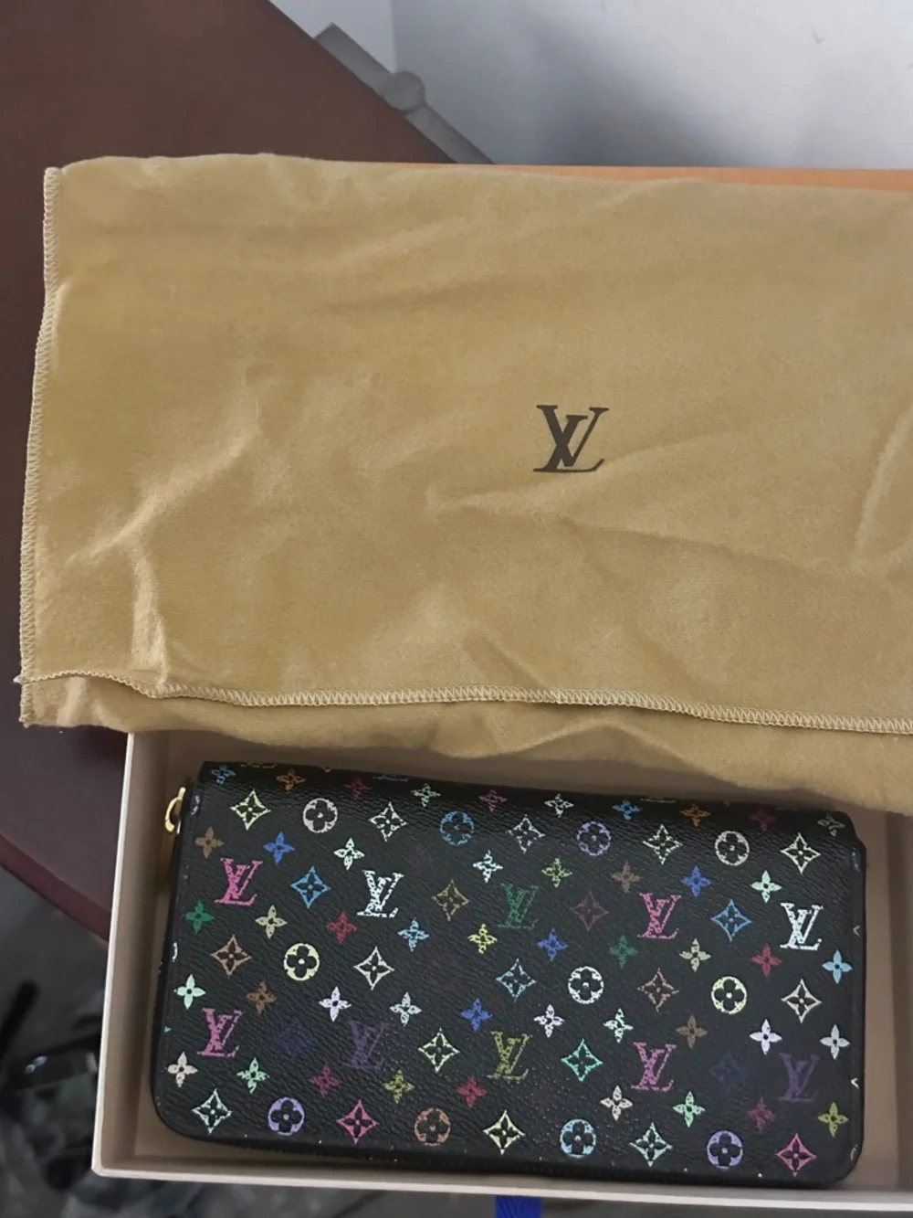 Louis Vuitton Murakami Zippy Wallet. - Picture 2 of 16